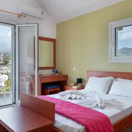 Socrates Hotell 2*